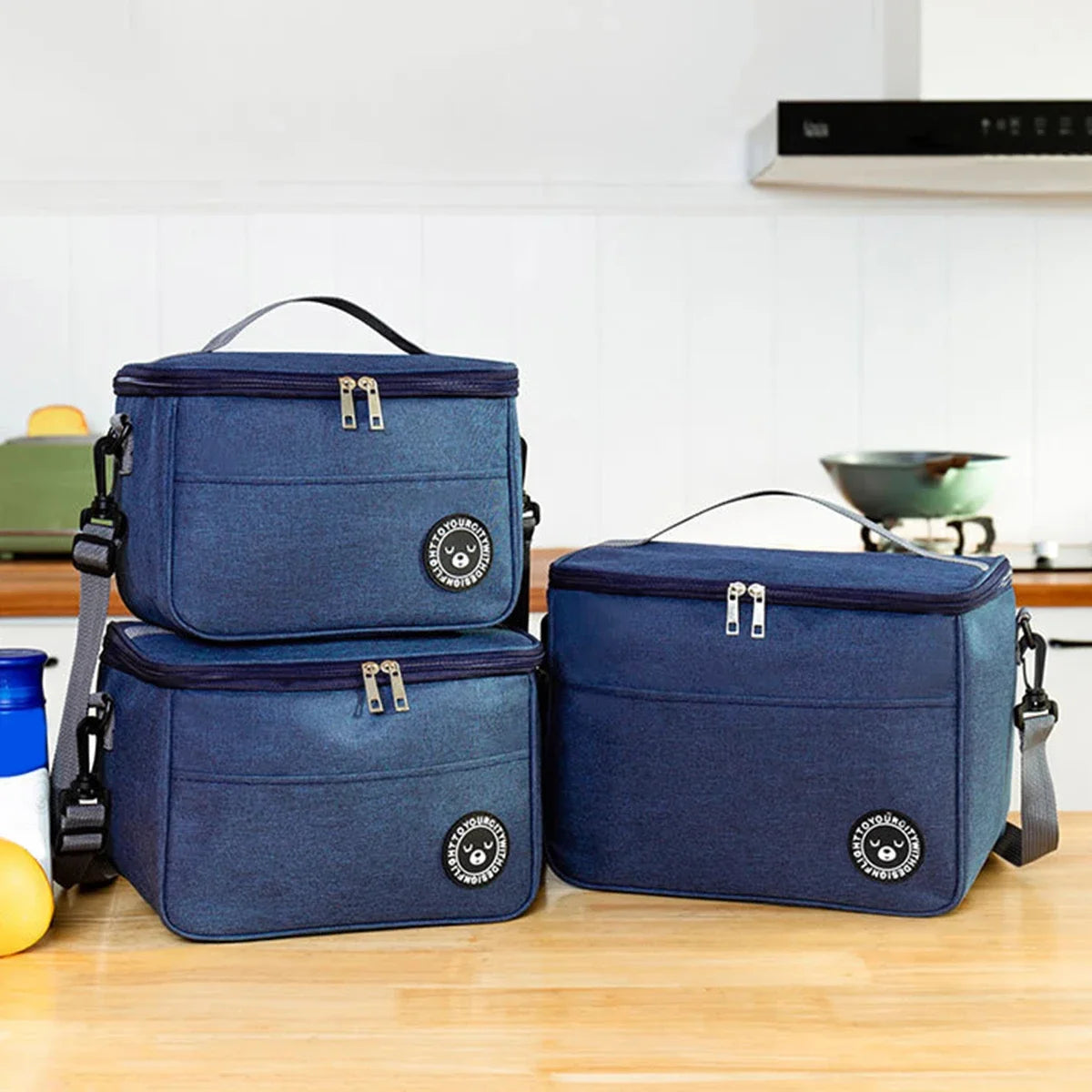 Capacity hand-held with shoulder strap insulated bag, lunch box bag, student thickened waterproof lunch bag。